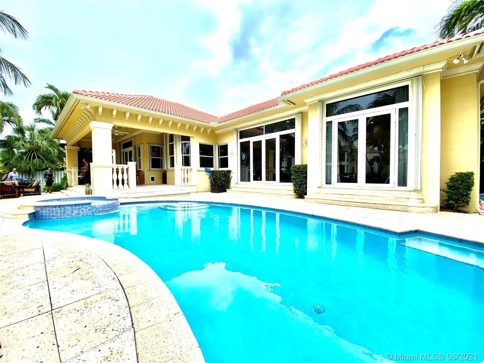 Listing photo 5