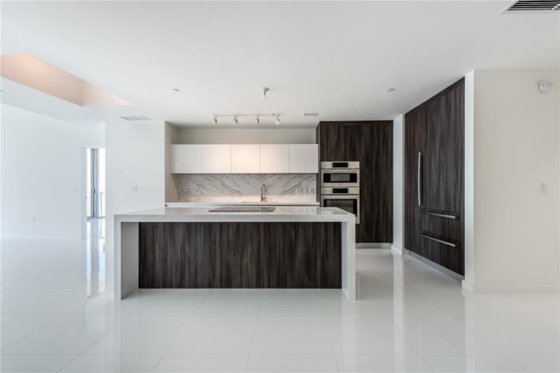 851 NE 1st Avenue # 1912, Miami FL 33132 photo 2