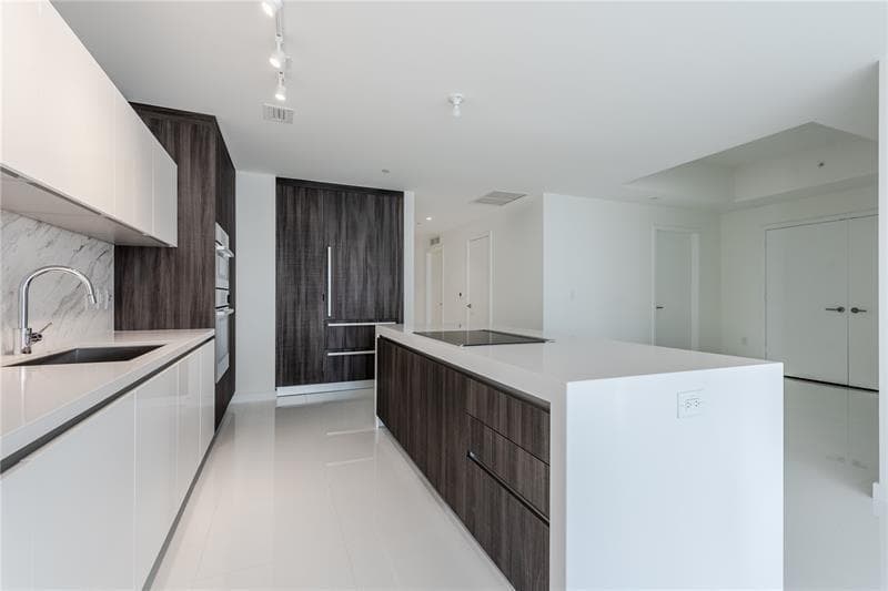 851 NE 1st Avenue # 1912, Miami FL 33132 photo 4