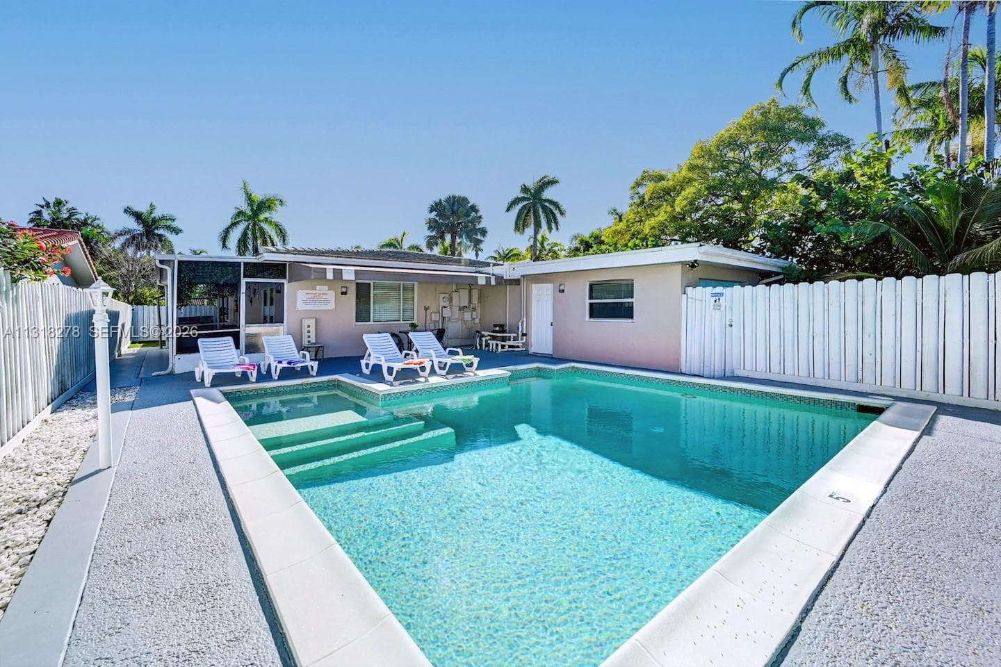 825 Harrison St, Hollywood FL 33019