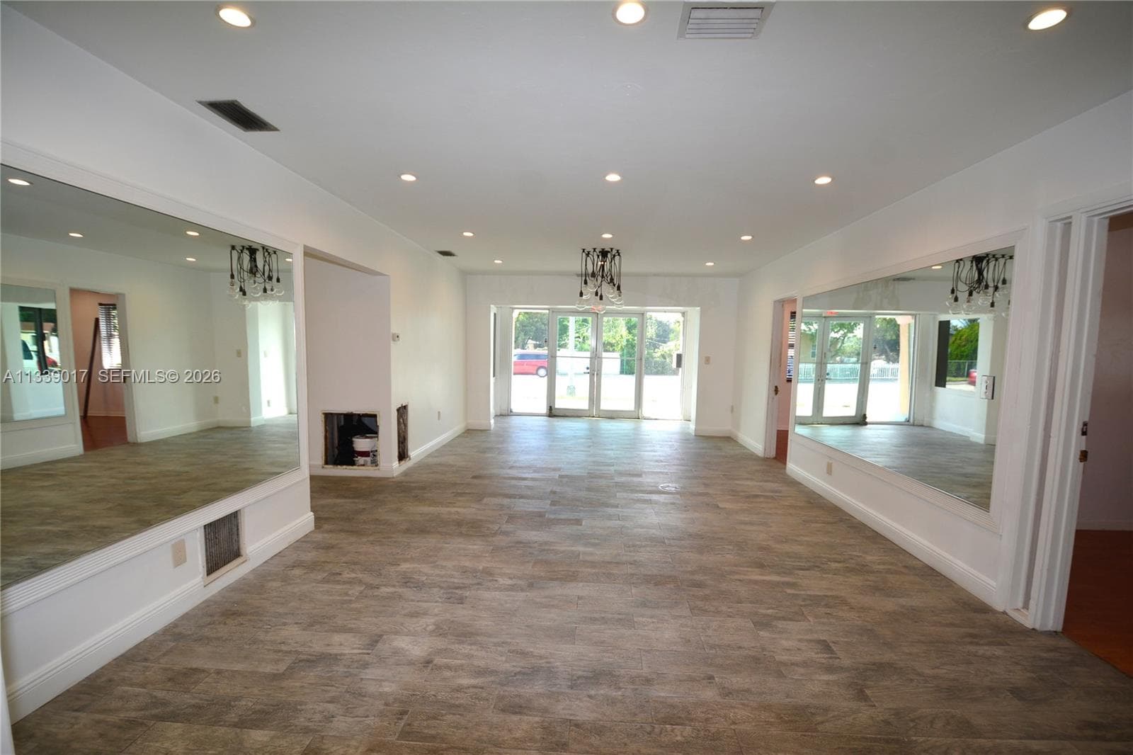 16921 NE 6th Ave, North Miami Beach FL 33162 photo 4