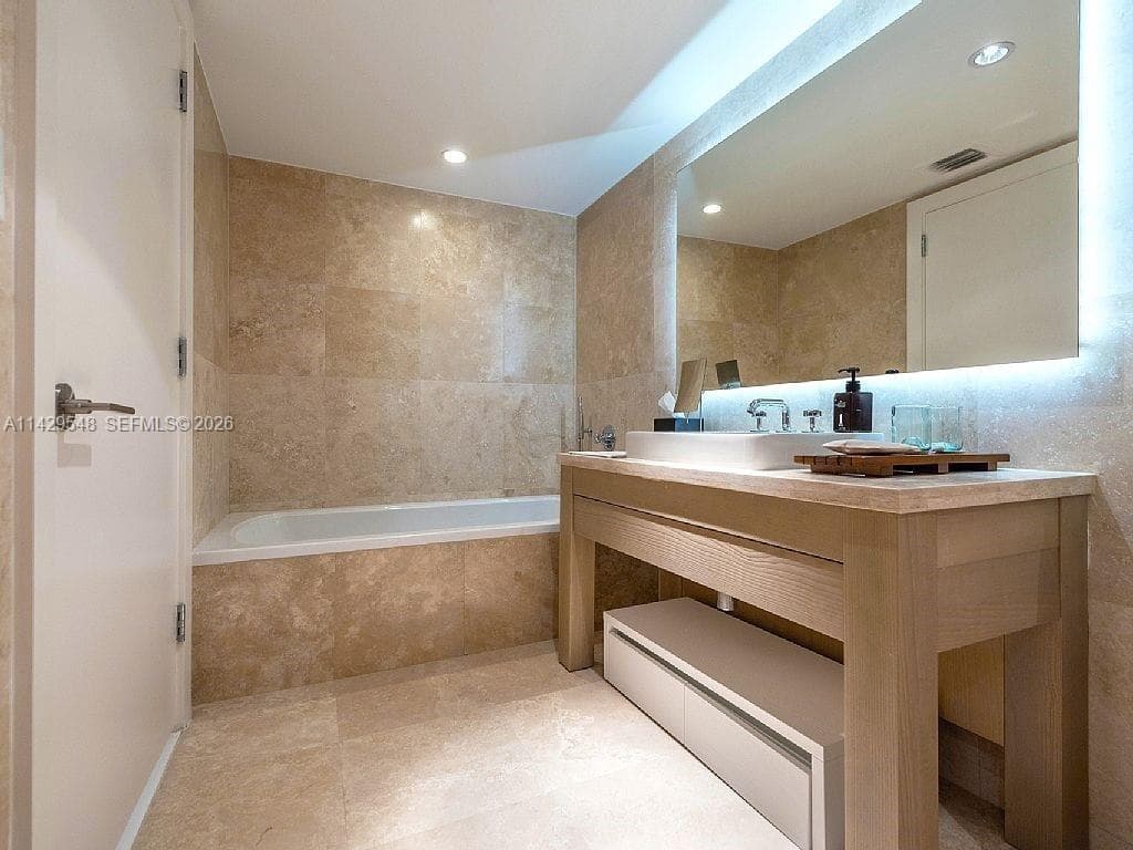 102 24th St # 1006, Miami Beach, FL 33139 photo 5