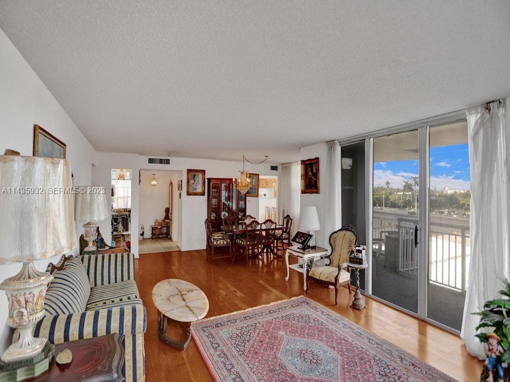 18051 Biscayne Blvd # 304, Aventura FL 33160 photo 4