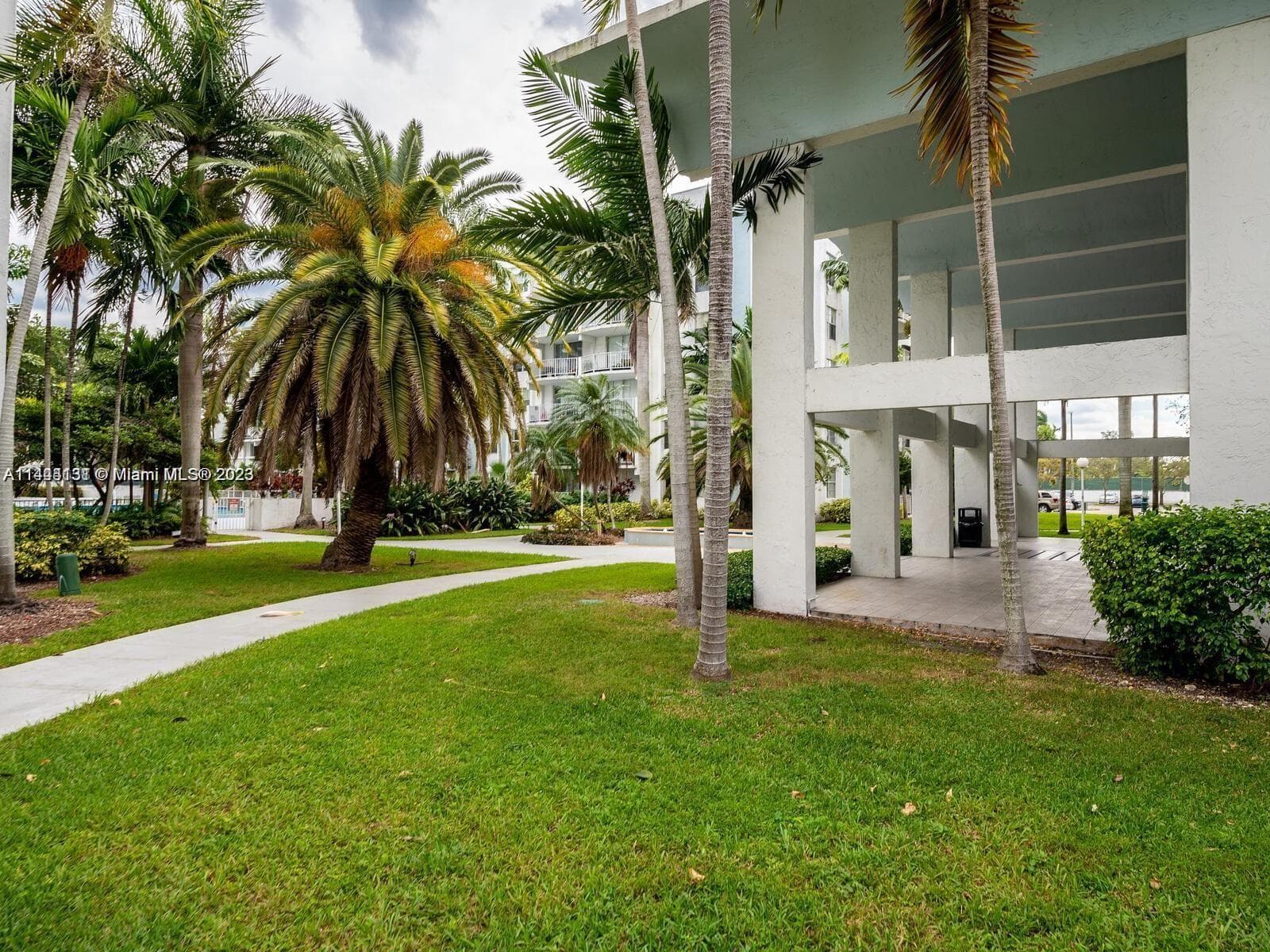 496 NW 165th St Rd # D112, Miami FL 33169 photo 2