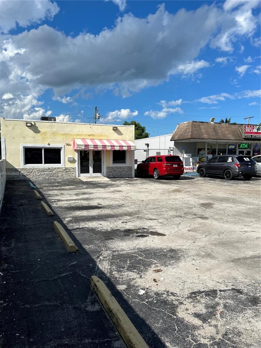 7801 Johnson St, Pembroke Pines FL 33024 photo 4