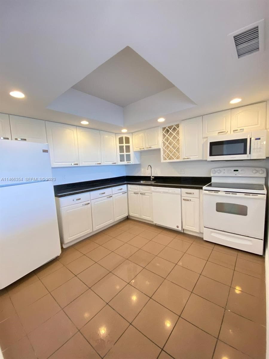 13499 Biscayne Blvd # 1505, North Miami FL 33181 photo 3