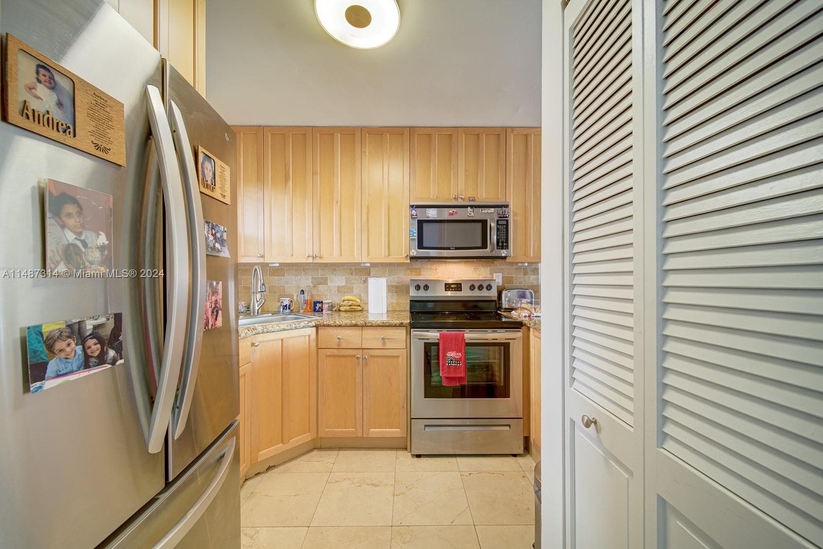 Listing photo 5