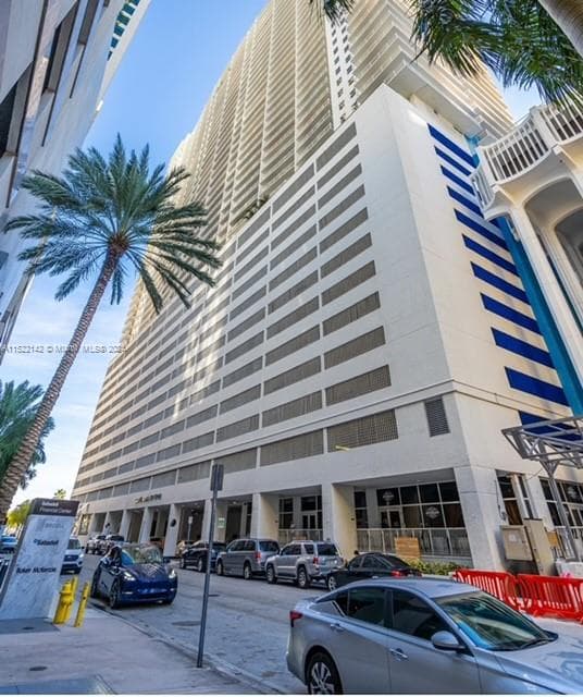 1200 Brickell Bay Dr # 1915, Miami FL 33131 photo 3