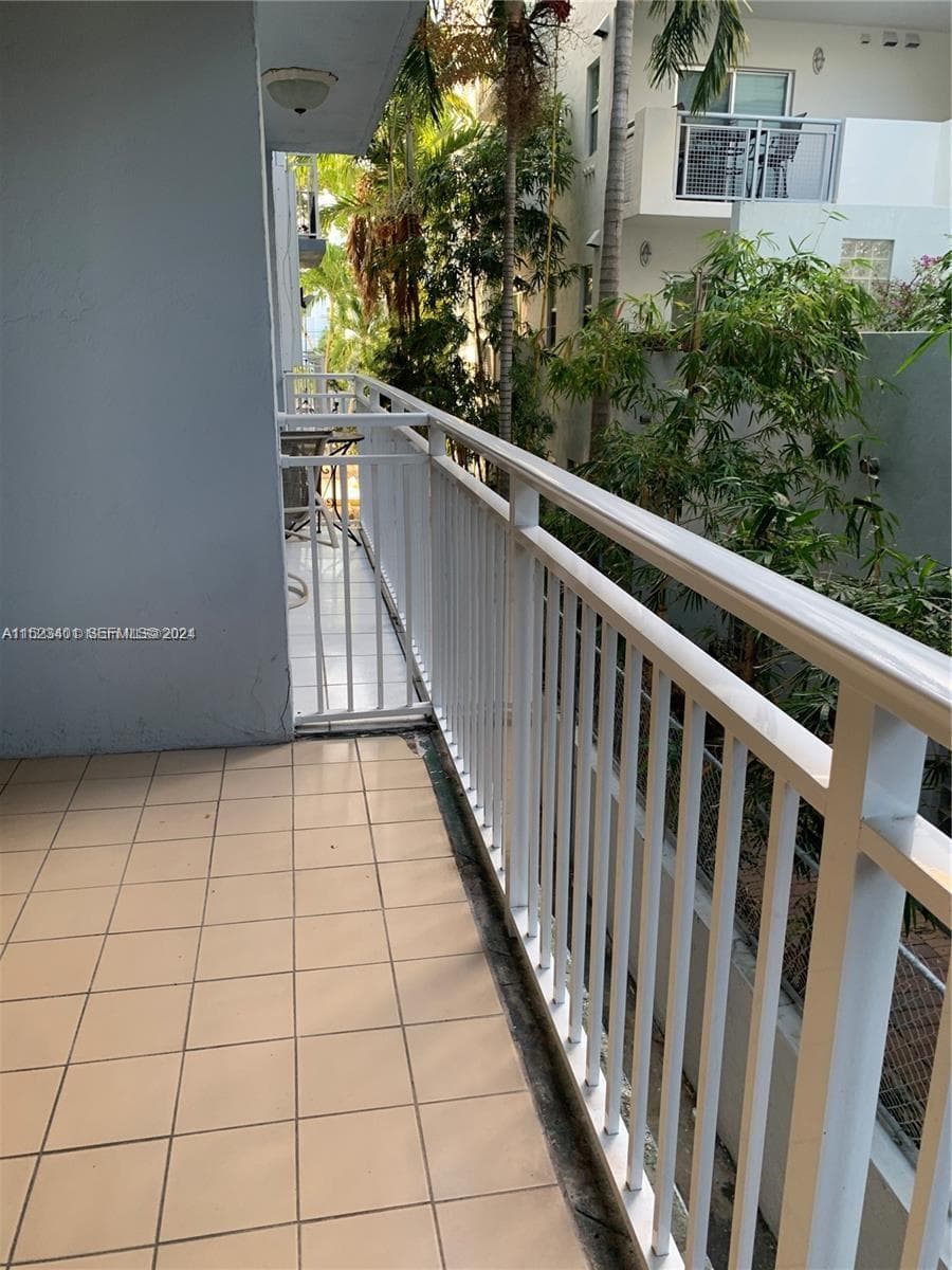 947 Lenox Ave # 204, Miami Beach FL 33139 photo 2