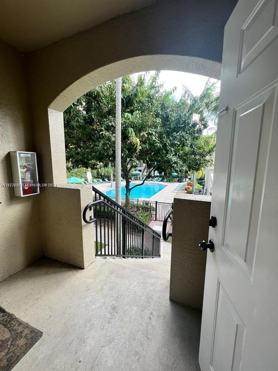 5940 W Sample Rd # 304, Coral Springs FL 33067