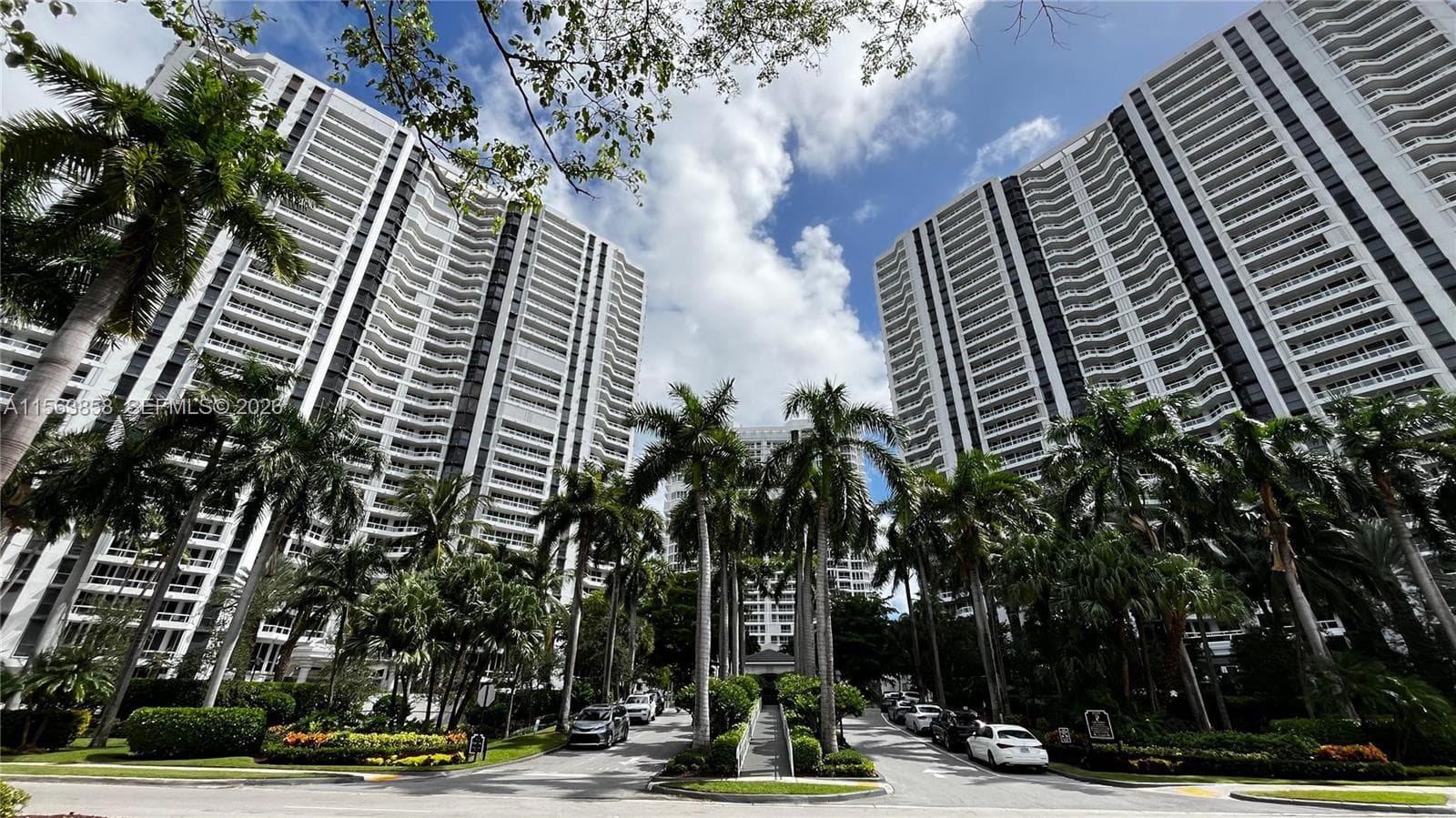 21205 Yacht Club Dr, Aventura FL 33180 photo 2
