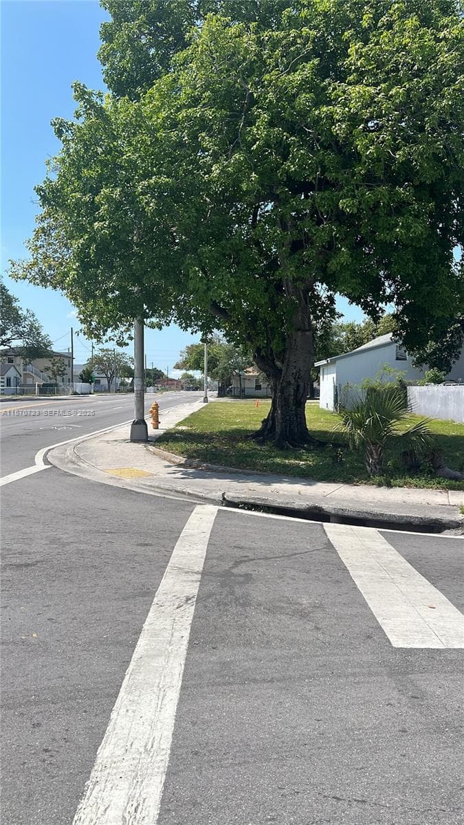 6928 NW 17th Ave, Miami FL 33147 photo 2