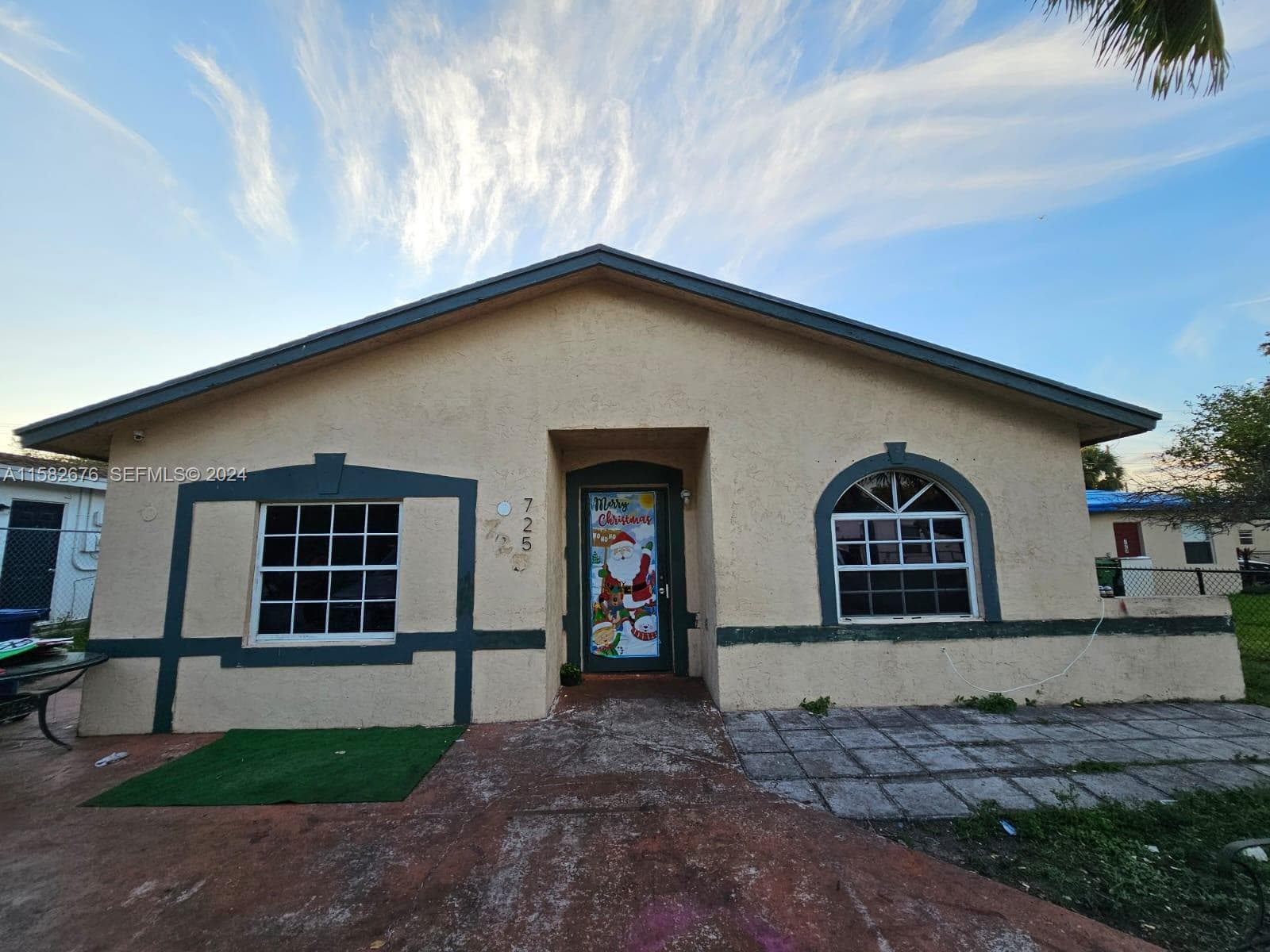725 NW 19th Ter, Fort Lauderdale FL 33311 photo 2