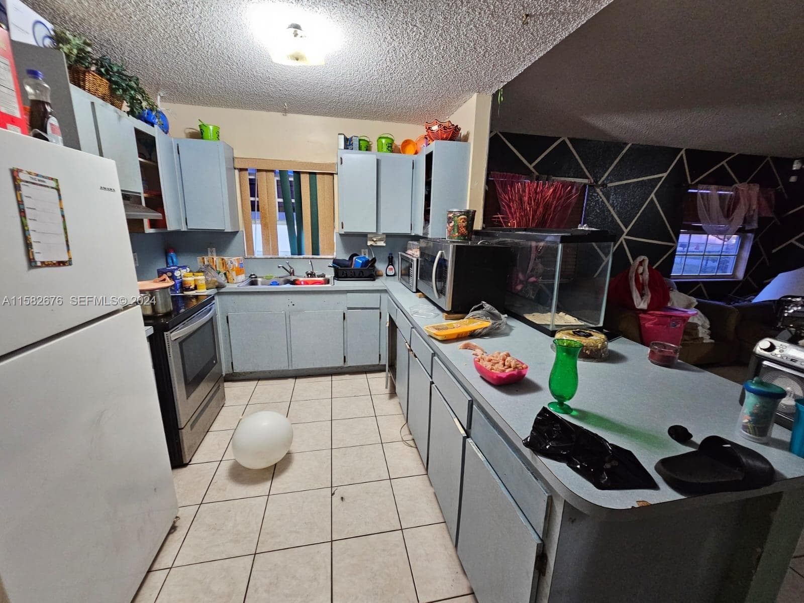 725 NW 19th Ter, Fort Lauderdale FL 33311 photo 3
