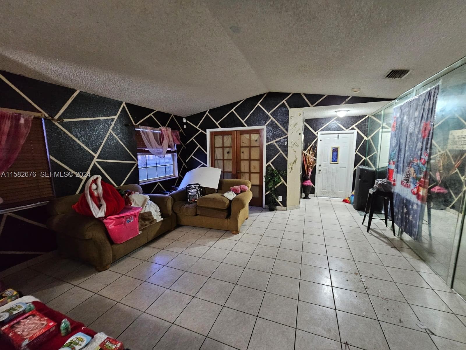 725 NW 19th Ter, Fort Lauderdale FL 33311 photo 4