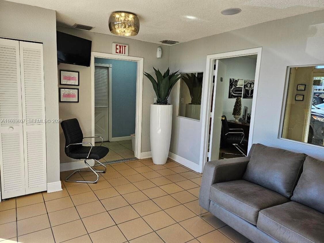 4010 E 8th Ave, Hialeah FL 33013 photo 4