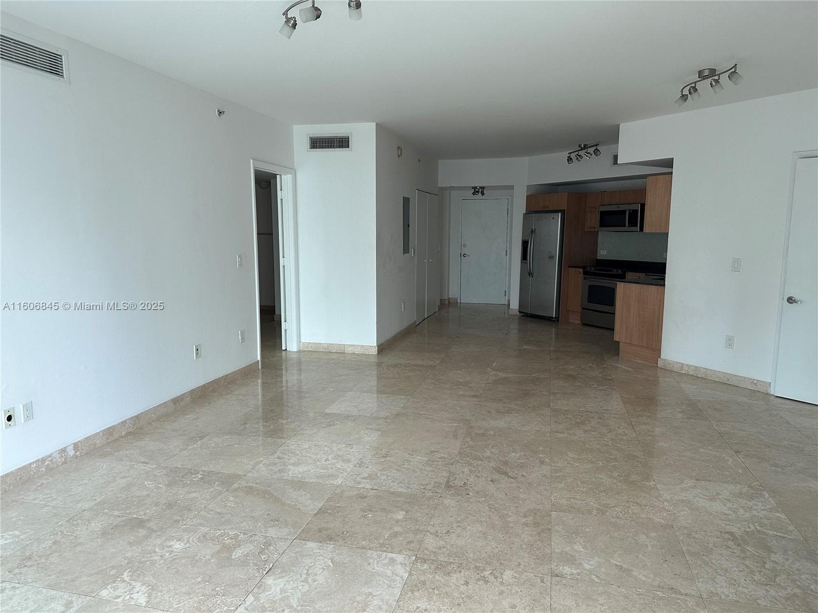 350 S Miami Ave # 2302, Miami FL 33130 photo 2