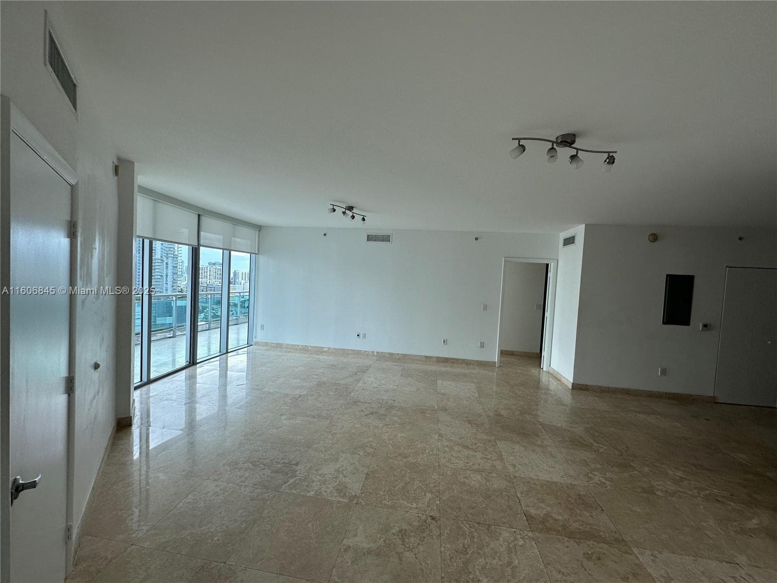 350 S Miami Ave # 2302, Miami FL 33130 photo 3