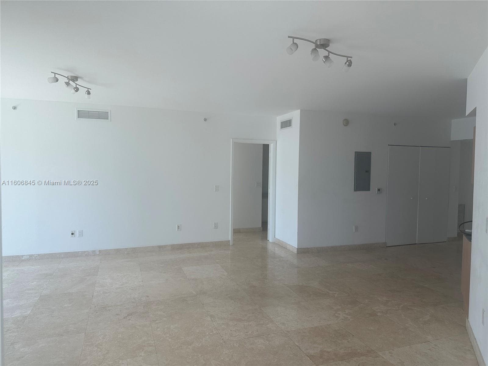 350 S Miami Ave # 2302, Miami FL 33130 photo 4