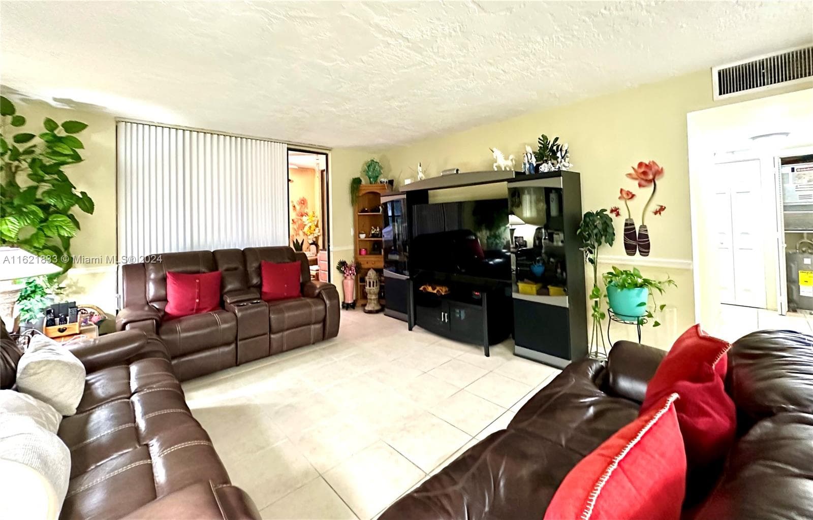 2831 Somerset Dr # 206, Lauderdale Lakes FL 33311 photo 2