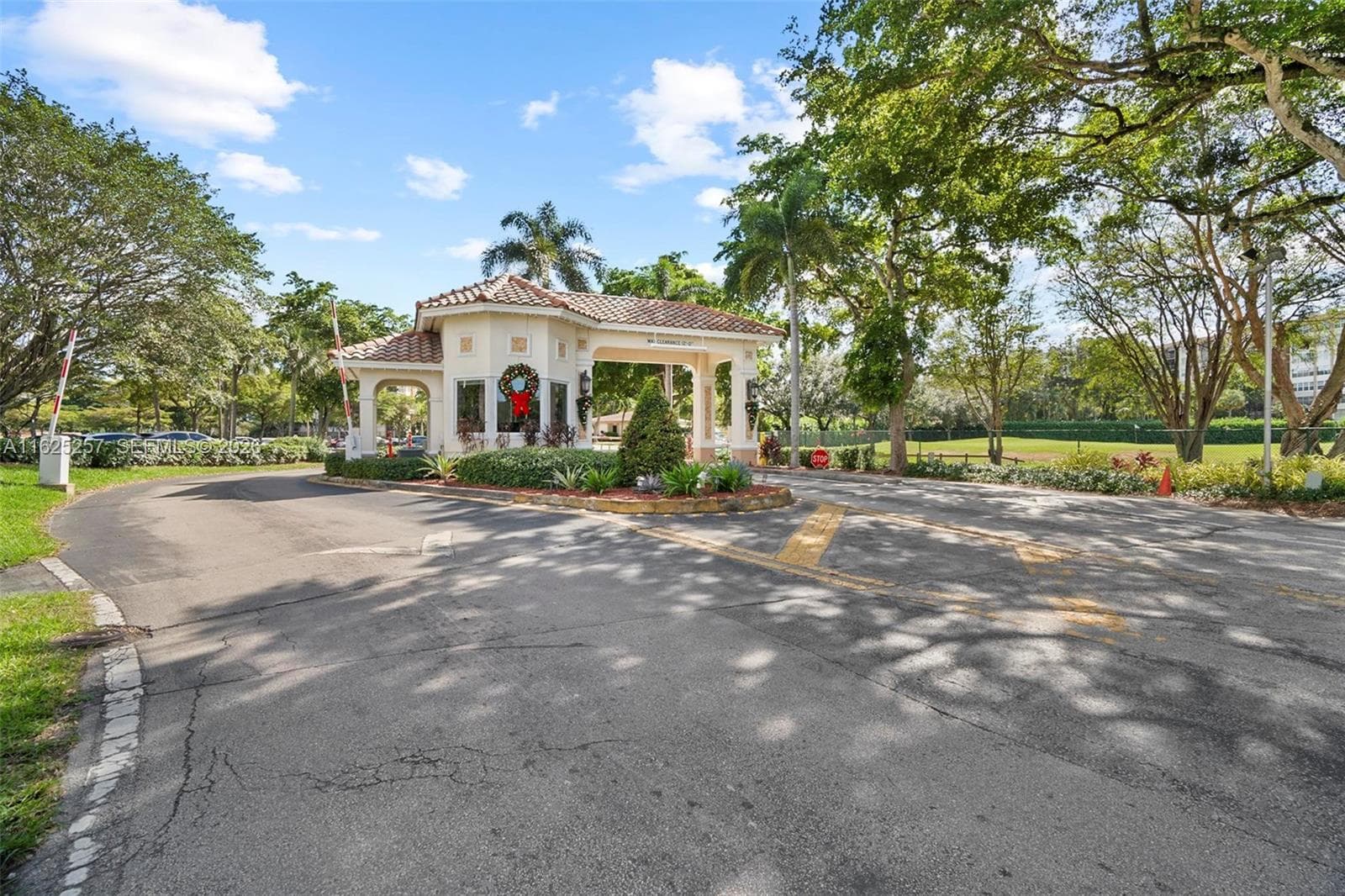 1000 Saint Charles Pl # 522, Pembroke Pines FL 33026 photo 2