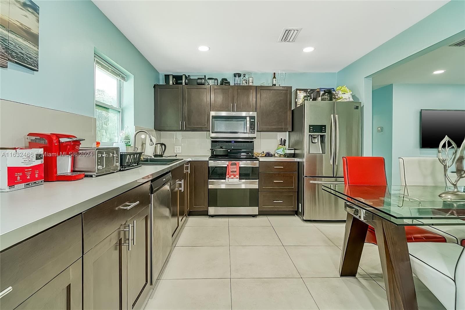 216 SW 6th St, Hallandale Beach FL 33009 photo 2