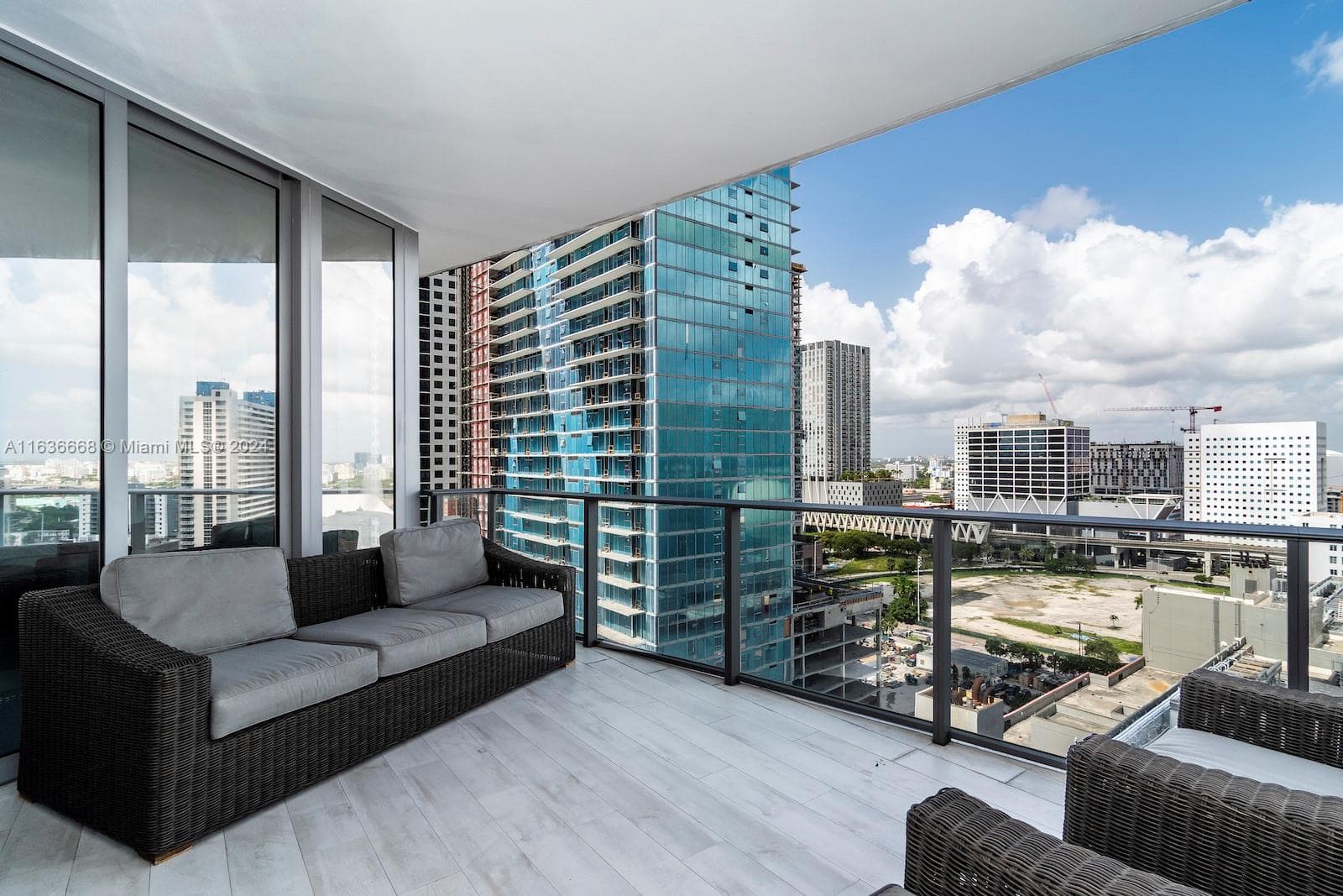 851 NE 1st Ave # 1710, Miami FL 33132 photo 3