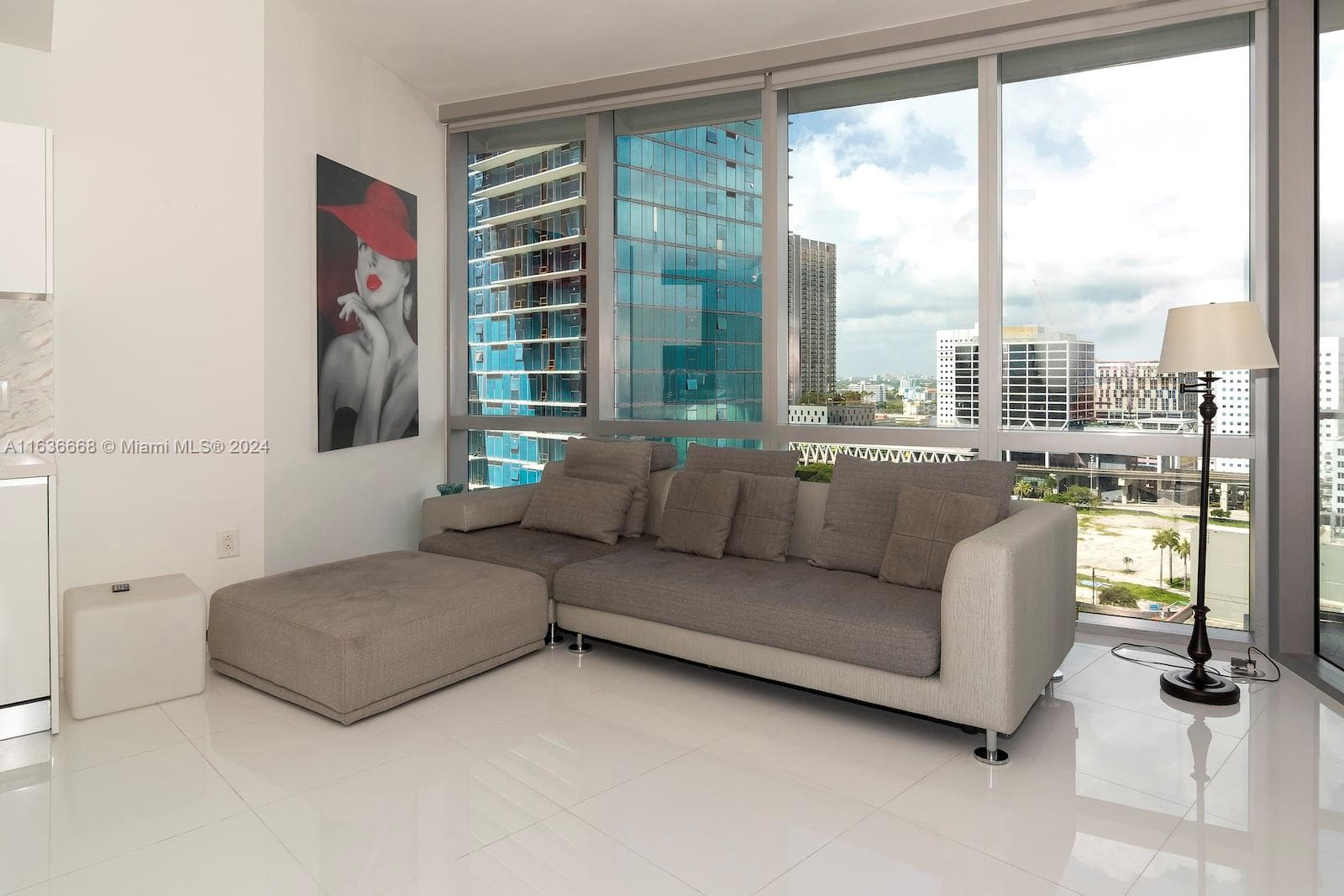 851 NE 1st Ave # 1710, Miami FL 33132 photo 4