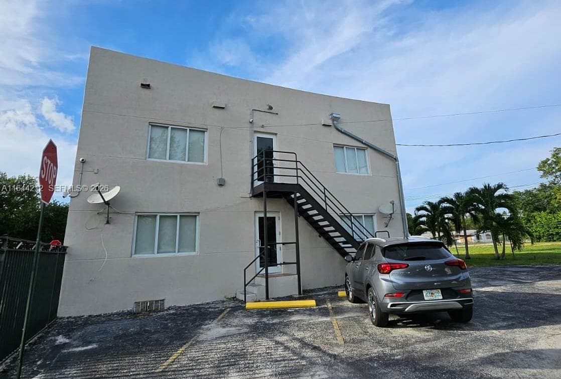 2500 NE 192nd St, Miami FL 33180 photo 4