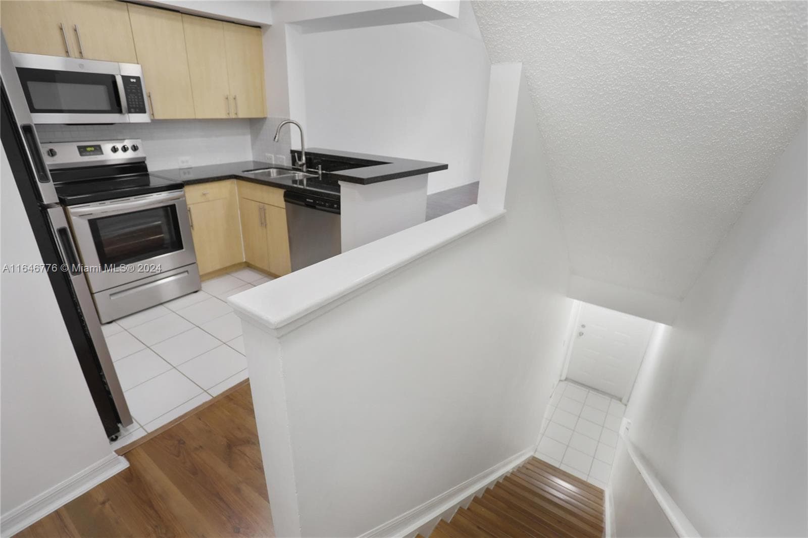 2941 NE 185th St # 1305, Miami FL 33180 photo 3