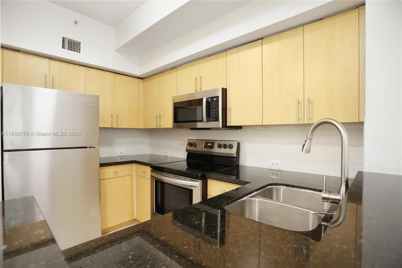 2941 NE 185th St # 1305, Miami FL 33180 photo 4
