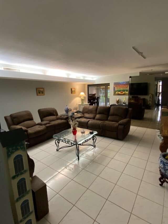 16023 Kingsmoor Way, Miami Lakes FL 33014 photo 2