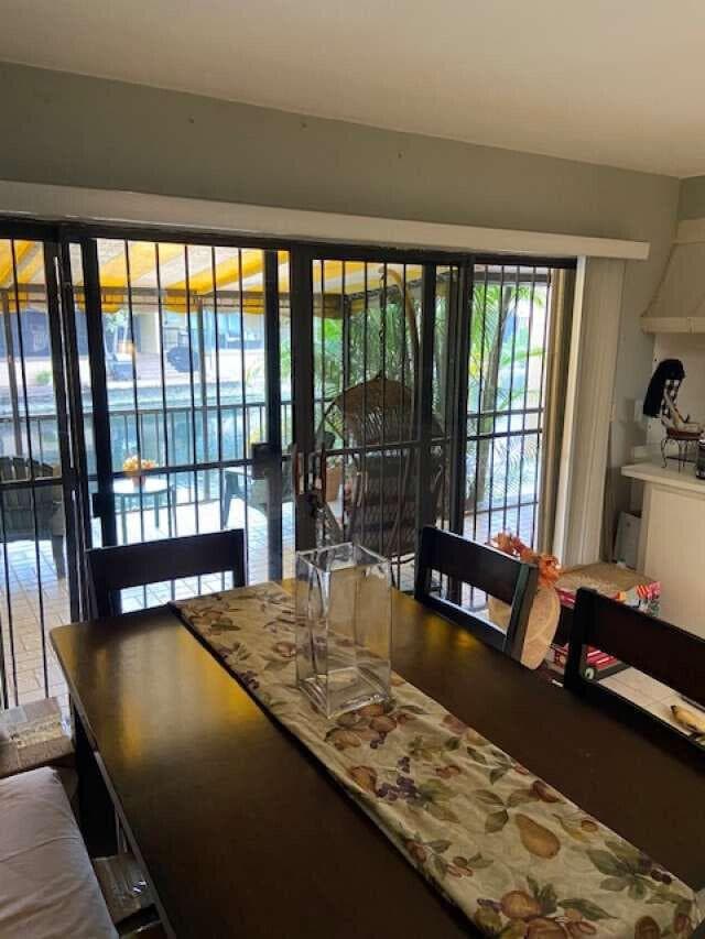16023 Kingsmoor Way, Miami Lakes FL 33014 photo 3