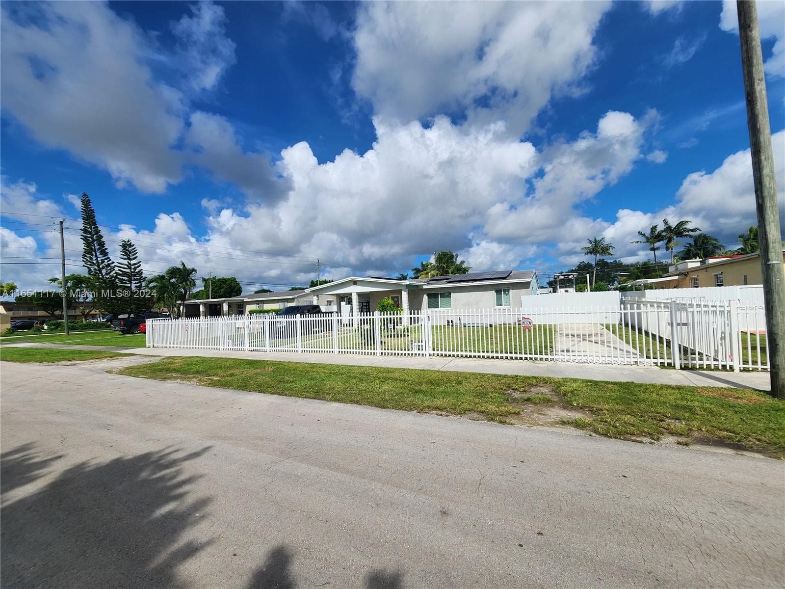 1025 NE 13th Ave, Homestead FL 33033