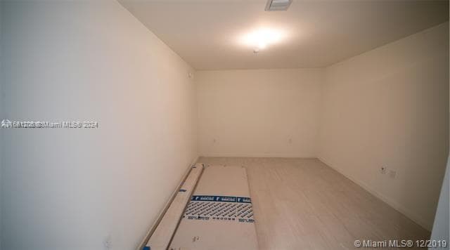 1000 Brickell Plz # 4905, Miami FL 33131 photo 2