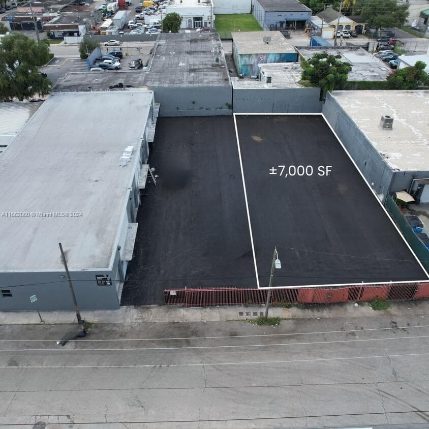 1740 NW 22nd St, Miami FL 33142