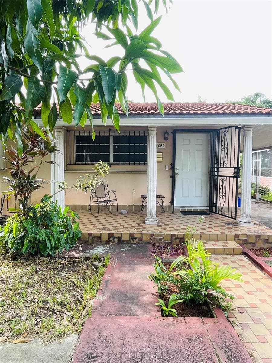 1650 NW 36th Ave, Miami FL 33125 photo 2