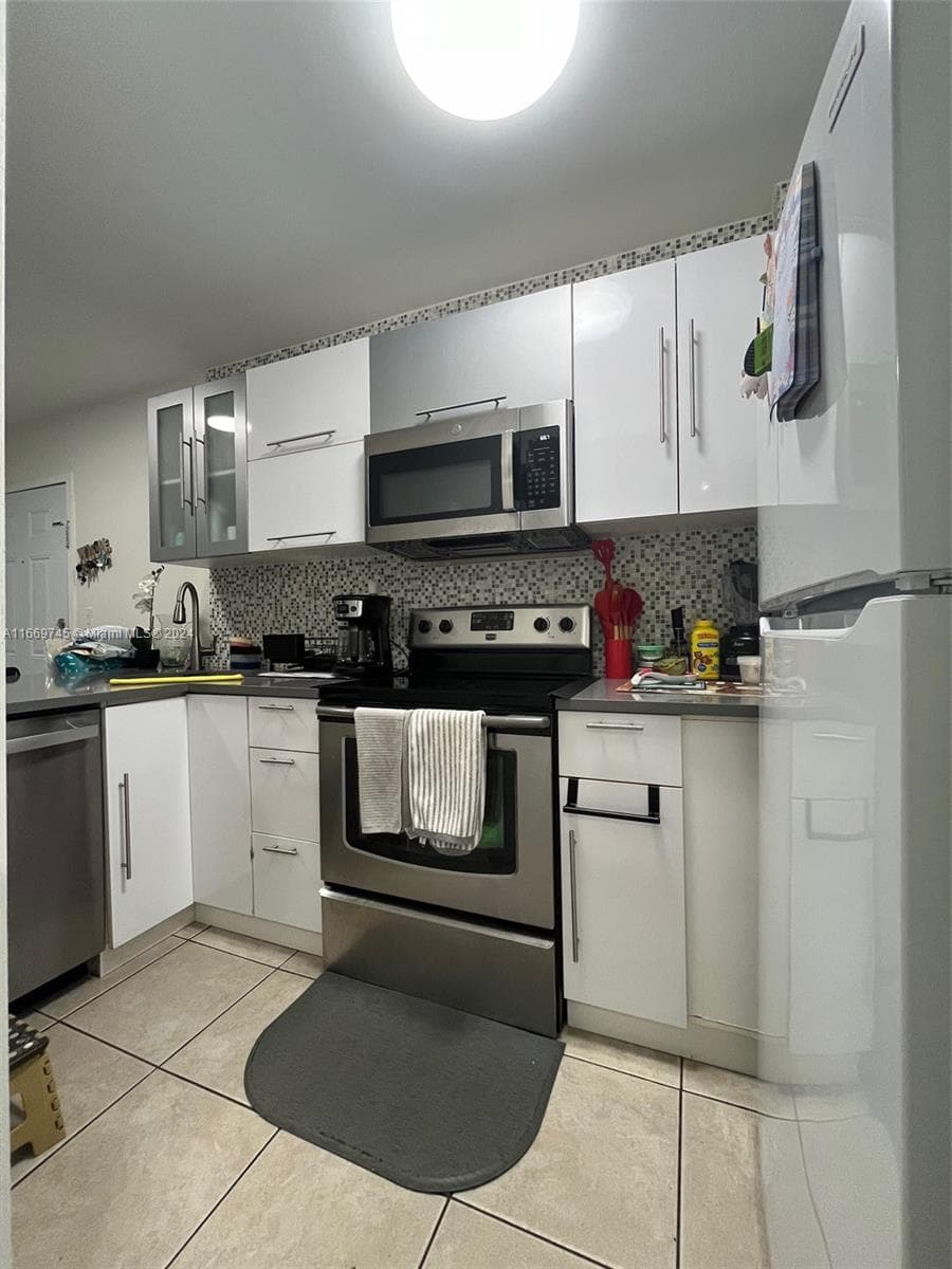 8075 NW 7th St # 109, Miami FL 33126 photo 5