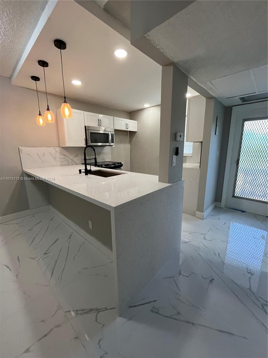 5102 NW 36th St # 605, Lauderdale Lakes, FL 33319 photo 5