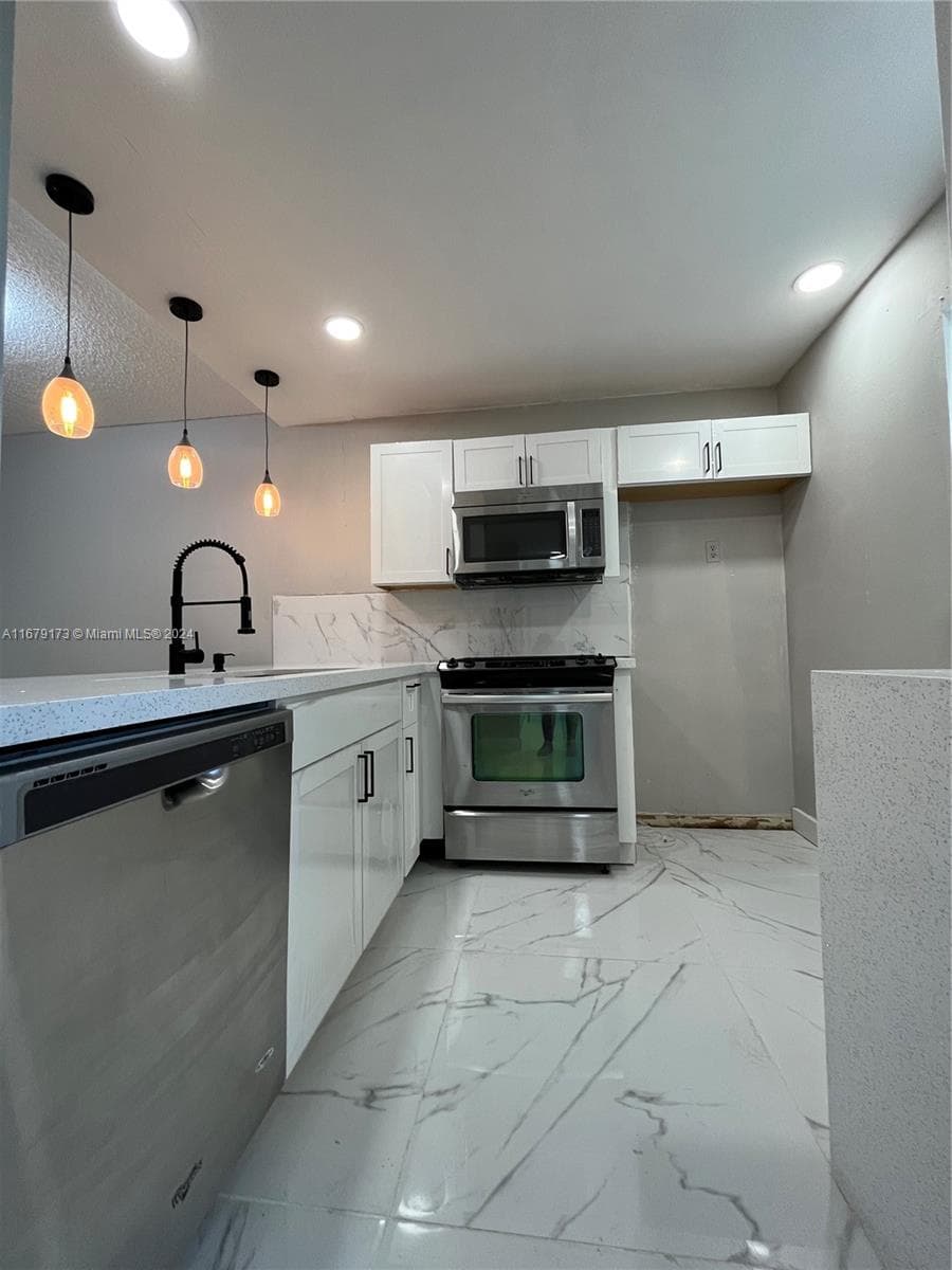 5102 NW 36th St # 605, Lauderdale Lakes, FL 33319 photo 4