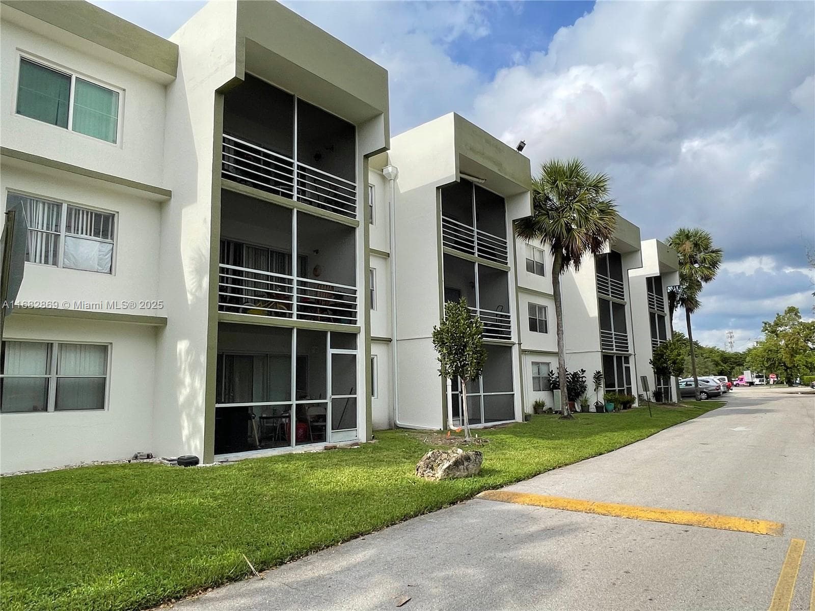 4255 N University Dr # 201, Sunrise FL 33351 photo 3