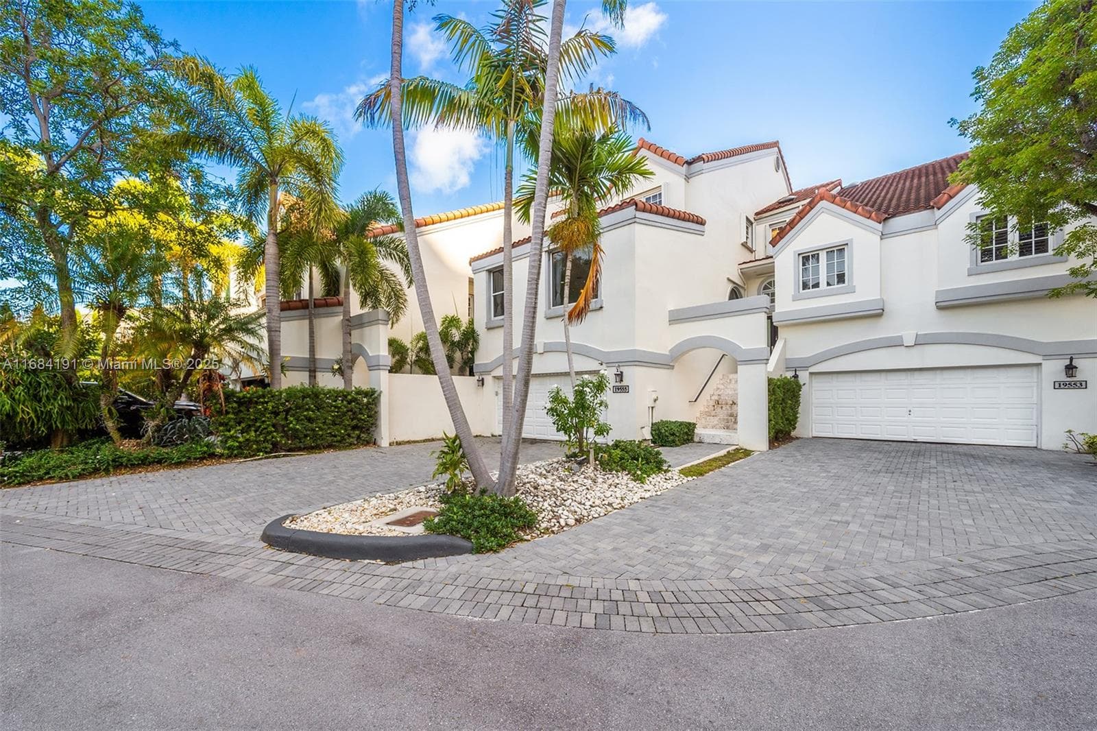 19555 NE 37th Ave, Aventura FL 33180 photo 3