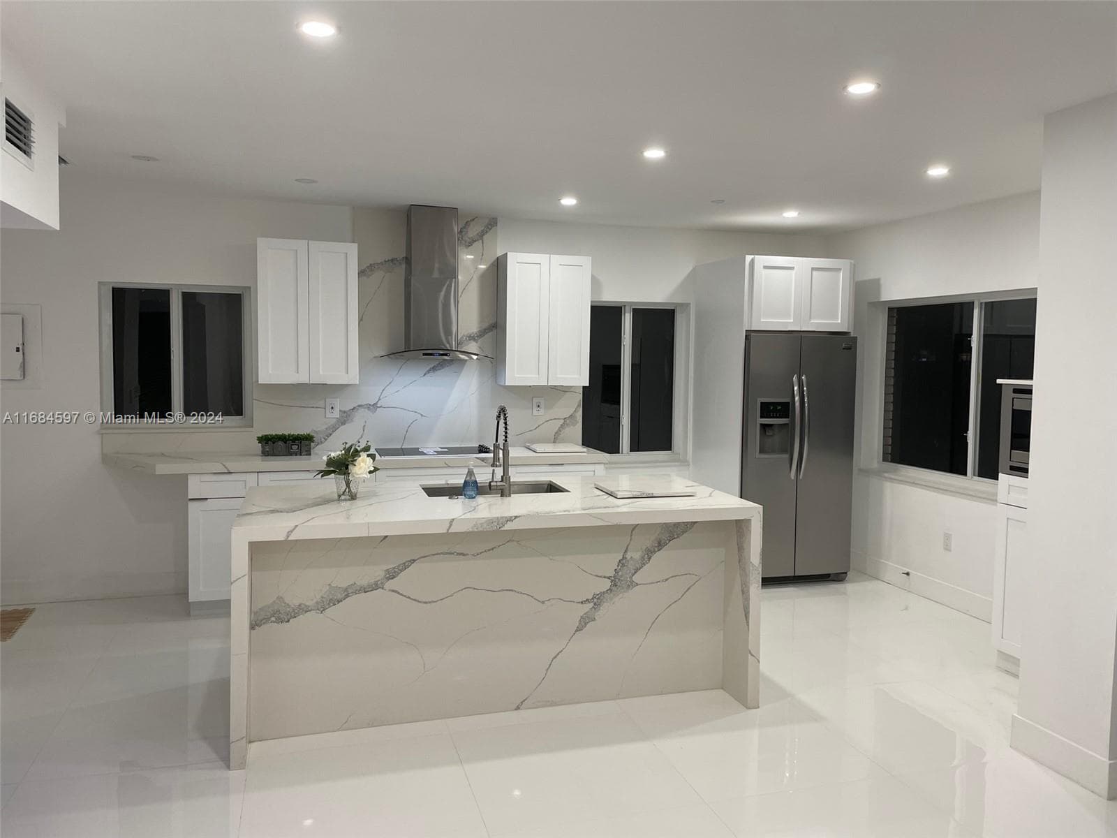 1201 Marseille Dr # 17, Miami Beach FL 33141 photo 2