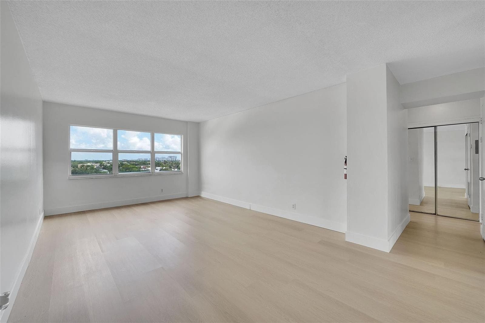 2555 NE 11th Street # 806, Fort Lauderdale FL 33304 photo 3
