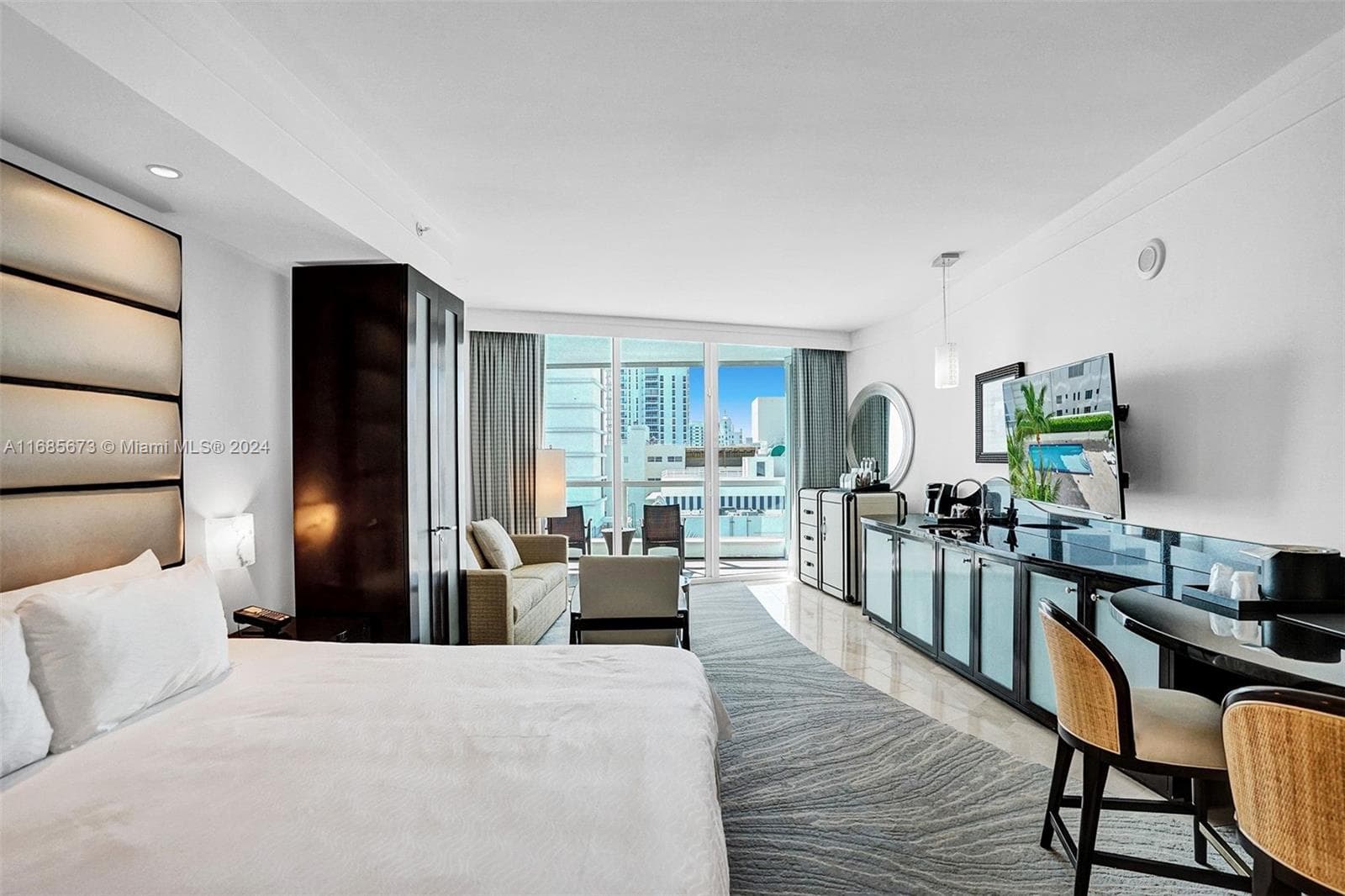 4391 Collins Ave # 915, Miami Beach FL 33140 photo 2