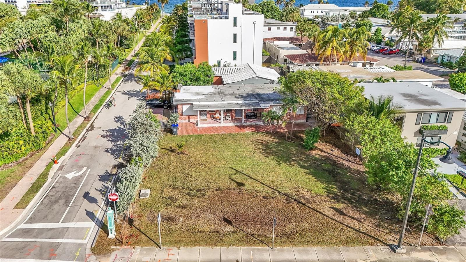 356 Balboa Street, Hollywood FL 33019 photo 3