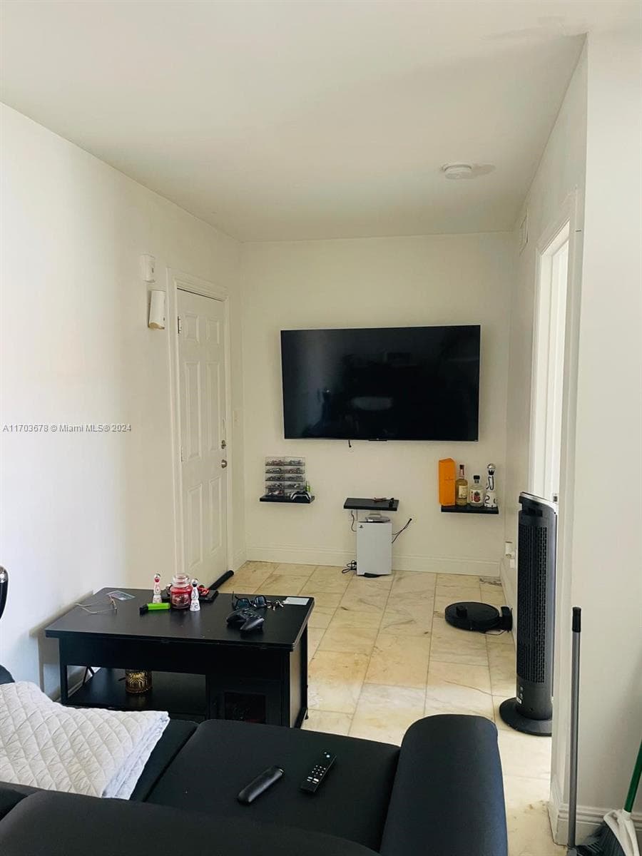 1526 Pennsylvania Ave # 14, Miami Beach FL 33139 photo 3