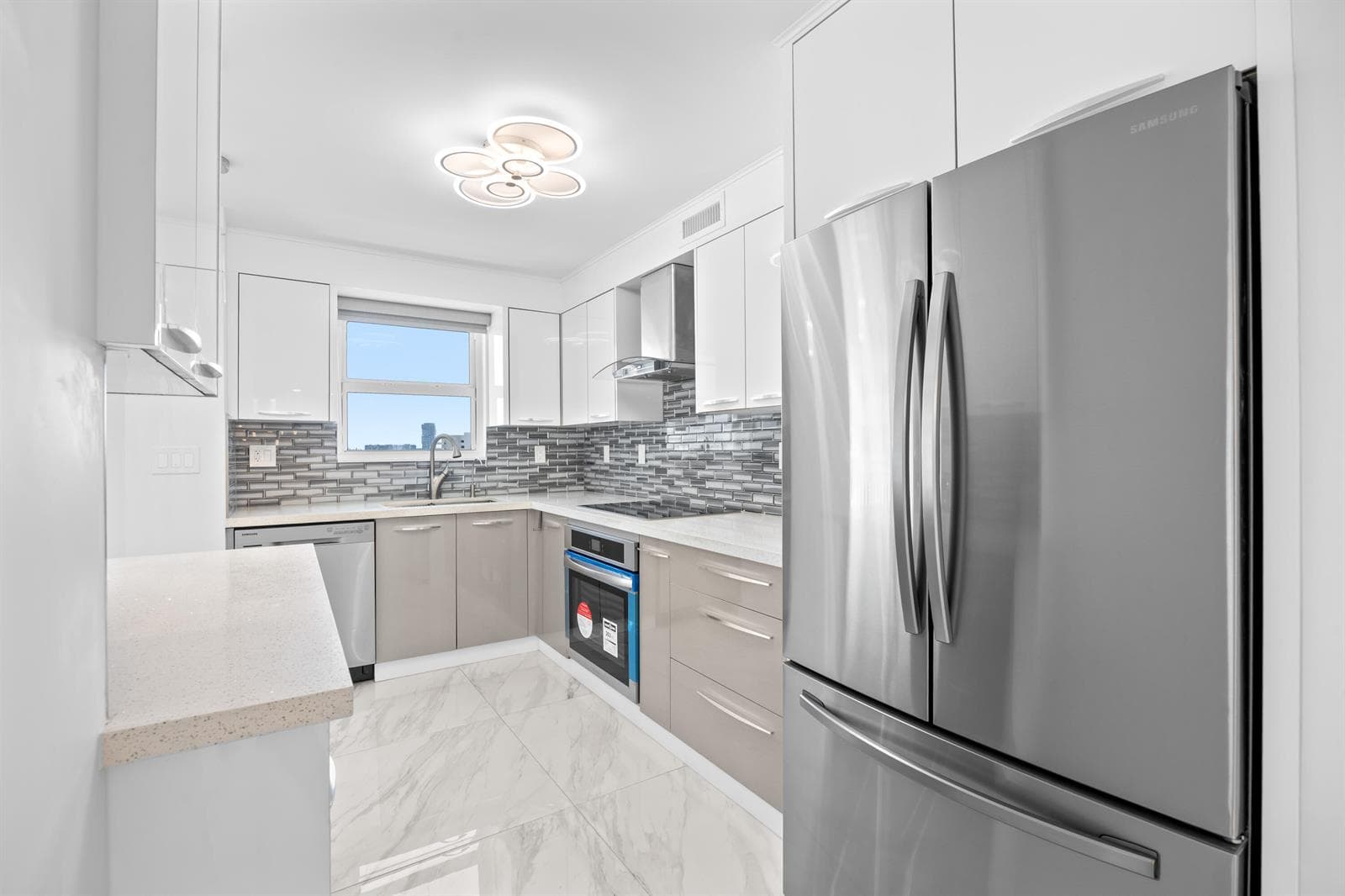 137 Golden Isles Drive # 914, Hallandale Beach FL 33009 photo 3