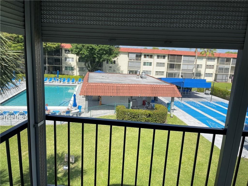 9410 N Hollybrook Lake Drive # 310, Pembroke Pines FL 33025 photo 3