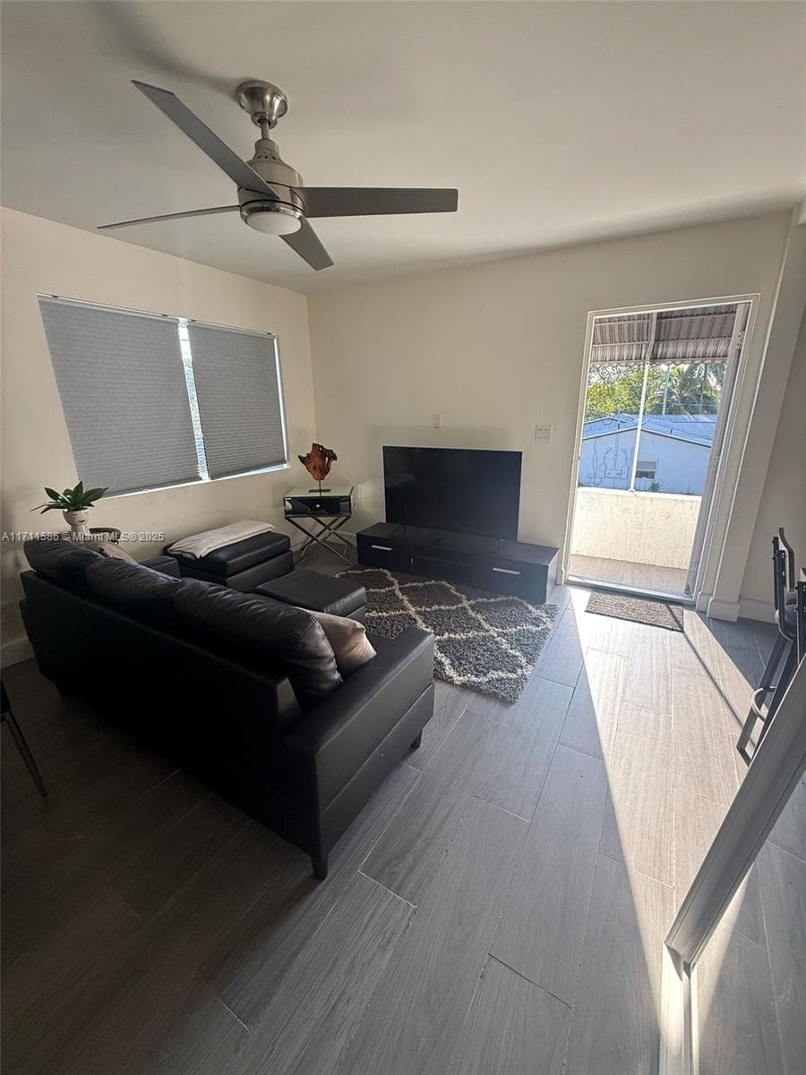 241 NW 34th Ter, Miami FL 33127 photo 2